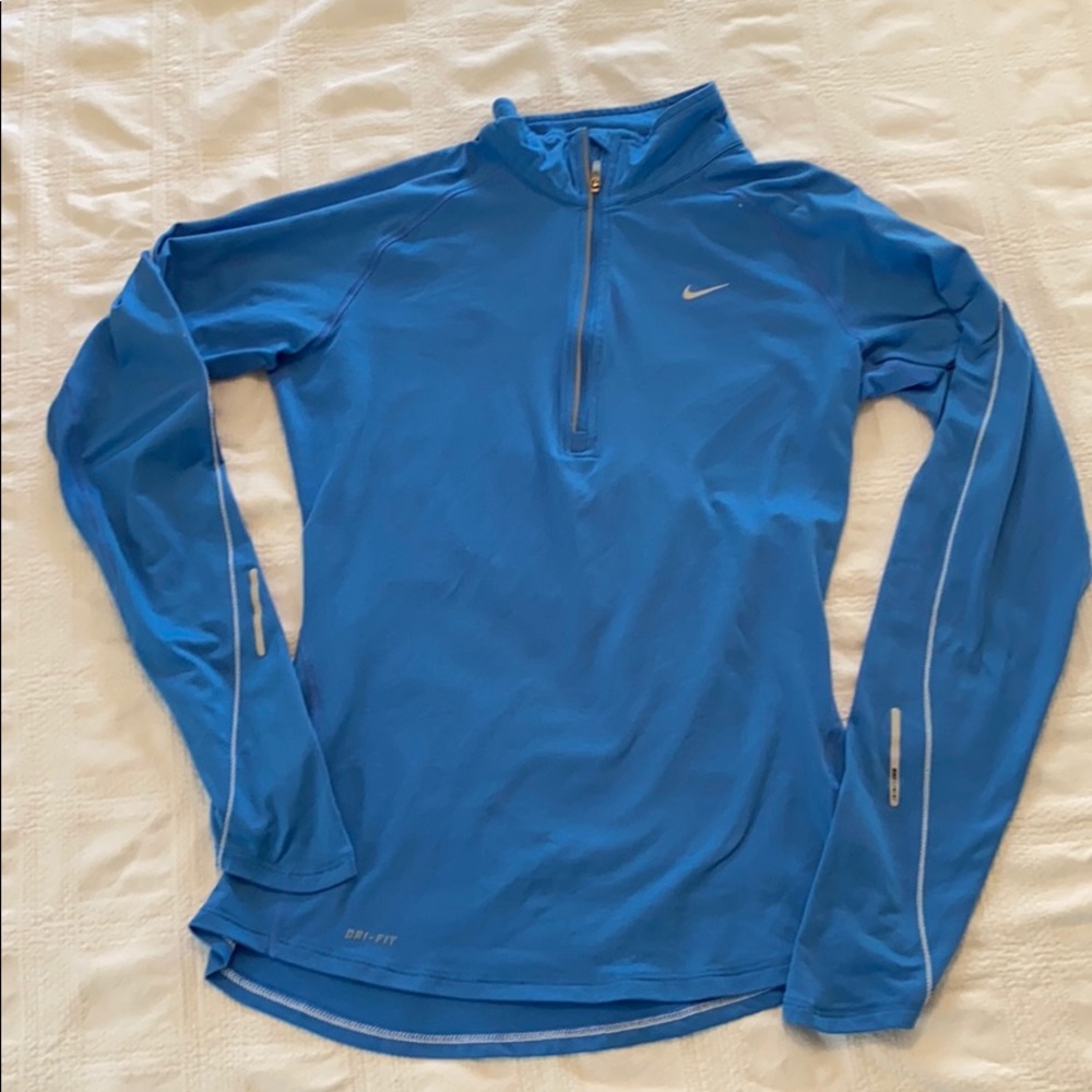 Workout top. Nike.